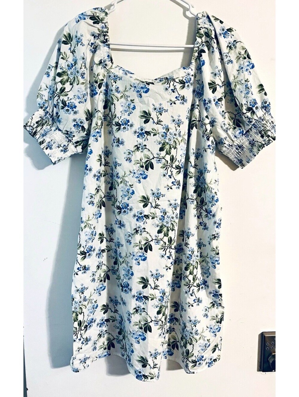 Crown & Ivy White Blue Green Floral Square Neck Puff Sleeve off the shoulder